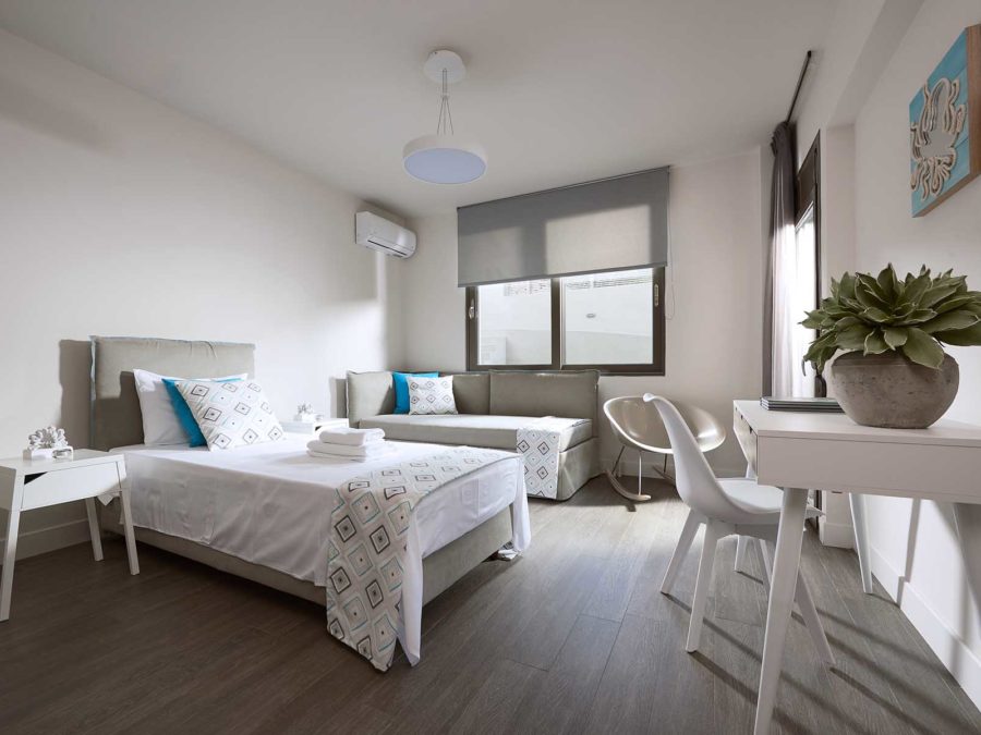 Luxury suite with private pool in Lagonisi with garden view